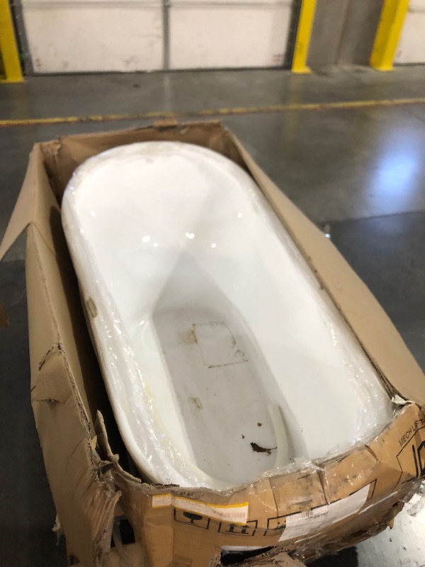 Photo 5 of ****TRUCK PICK UP ITEM ON PALLET***59 in. Acrylic Single Slipper Flatbottom Non-Whirlpool Bathtub in Glossy White