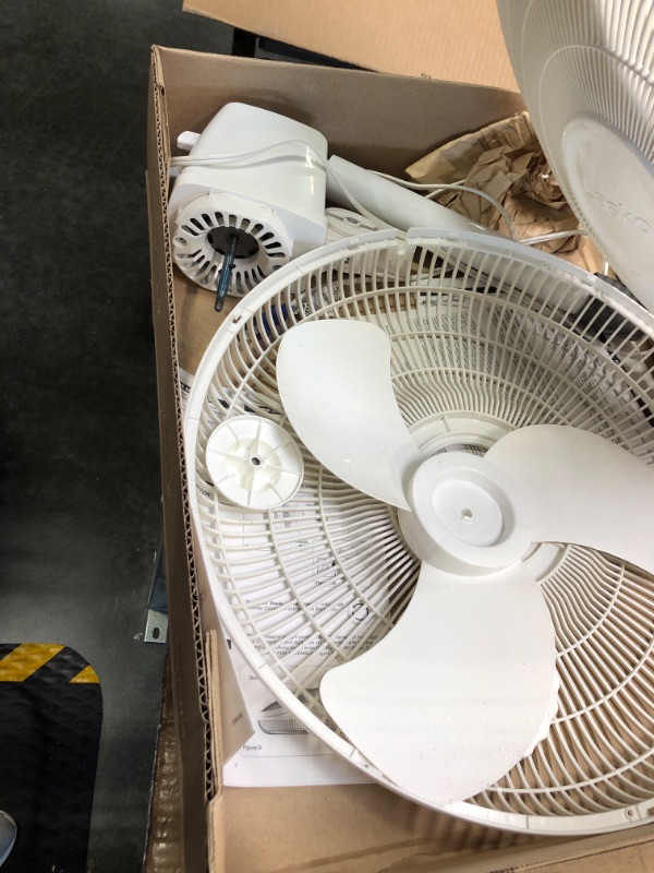 Photo 3 of ***SOLD AS PARTS - FINAL SALE - NO REFUNDS***
LASKO 16" Oscillating Stand Fan, White