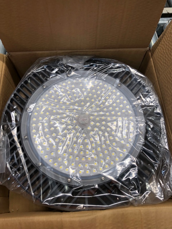 Photo 3 of Juyace UFO LED High Bay Shop Light 200W 28000lm 700W HID/HPS Equivalent Commercial Bay Lighting with Durable Power Adapter ETL Listed 5000K for Barn Garage Warehouse Workshop Industrial Area
