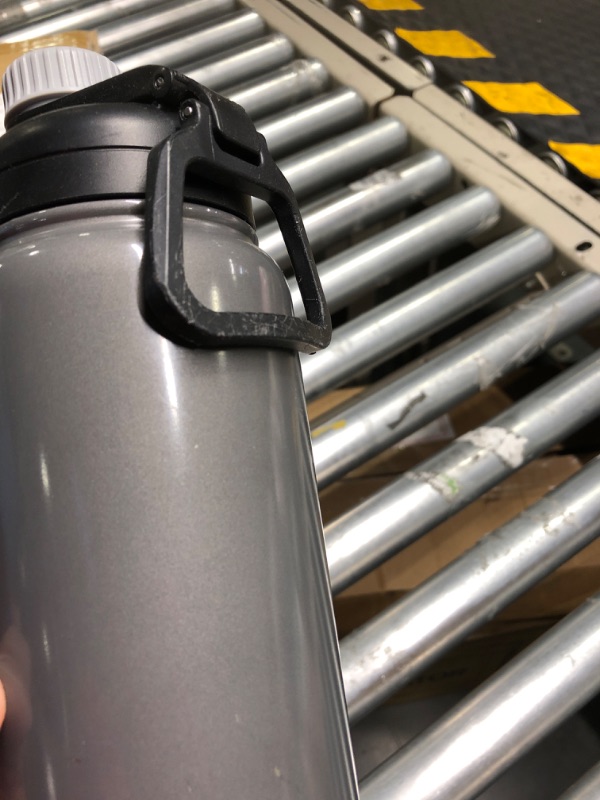 Photo 4 of **NEEDS CLEANED** **USED** Amazon Basics Stainless Steel Insulated Water Bottle with Spout Lid, 30 Ounce, Large Size, Gray
