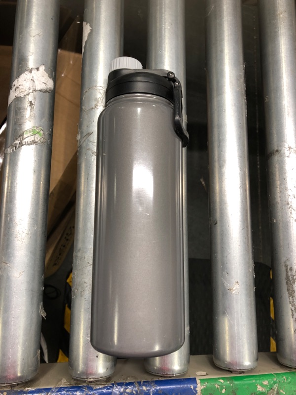 Photo 3 of **NEEDS CLEANED** **USED** Amazon Basics Stainless Steel Insulated Water Bottle with Spout Lid, 30 Ounce, Large Size, Gray
