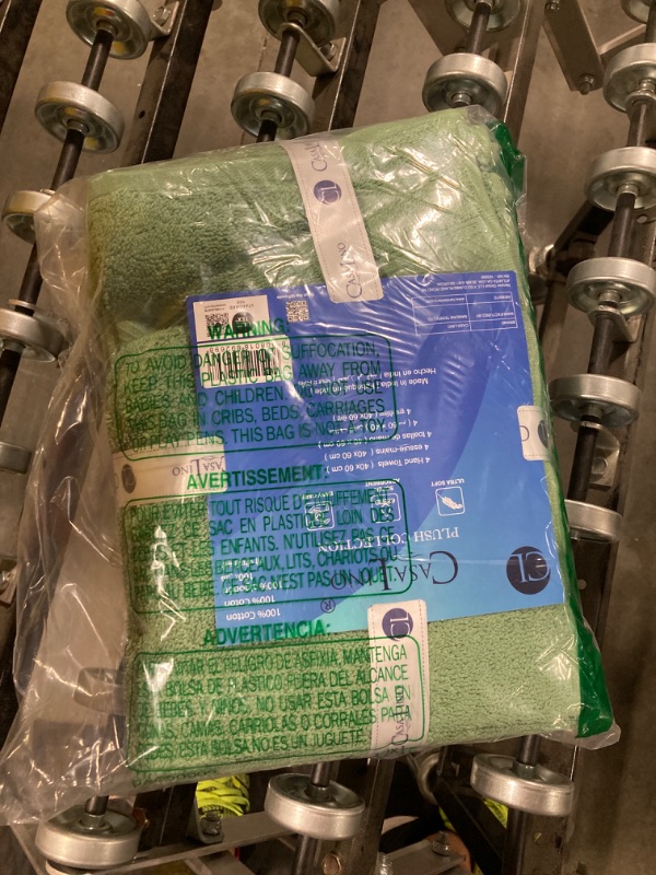 Photo 3 of 4 Piece Bath Towel Set | 1 Bath Towel, 2 Wash Cloth, 1 Hand Towels | Bathroom Essentials for New Home, 100% Cotton Luxury Towels, Highly Absorbent Bathroom Set, Green
***USED**MISSING HAND TOWELS**** 