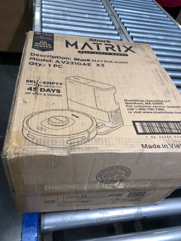 Photo 2 of ***USED****SHARK MATRIX MODEL#AV2310AE X3 *****Shark Matrix Robot Vacuum with Matrix Clean Navigation, Home Mapping, 60-Day Capacity, Self-Empty Base for Homes with Pets, Carpet & Hard Floors (Silver/Black) 60-Day Capacity Robot