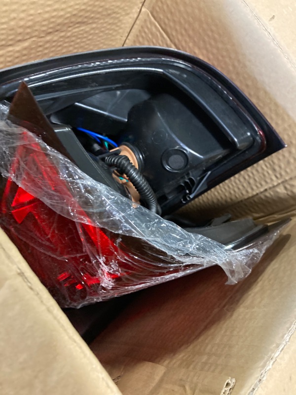 Photo 2 of PIT66 Tail Lights Assembly Rear Lights Compatible With 2014-2019 Chevy Silverado/2015-2019 GMC Sierra Tail Lights Taillights With Wiring Harness 14-19/15-19 Red lens Chevy Silverado/GMC Sierra