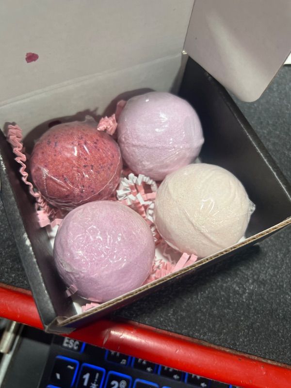 Photo 1 of ****USED*** Jollijoy Bath Bombs