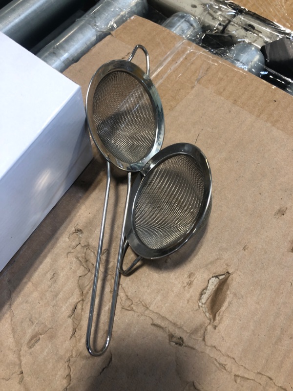 Photo 4 of ***USED** ***damaged.. prong loose on one side*** E-far Fine Mesh Strainer Set of 2, 3.3 Inches Stainless Steel Tea Strainer with Long Handle, Small Conical Mesh Strainers Sieve for Cocktail Coffee Food, Rust Proof & Easy to Clean (Silver
***damaged.. pro