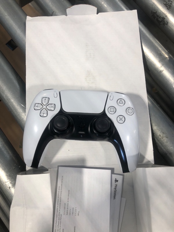 Photo 2 of ** missing charger**
PlayStation DualSense® Wireless Controller - White
