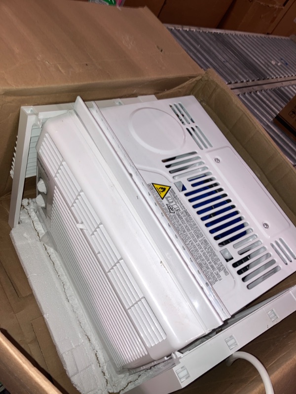 Photo 3 of ****USED***FOR PARTS ONLY**SOLD AS IS***NO RETURNS***ALL SALES ARE FINAL***FAN BLADES ARE TOUCHING THE CONDENSER**** Amazon Basics Window-Mounted Air Conditioner with Mechanical Control - Cools 150 Square Feet, 5000 BTU, AC Unit, White
 