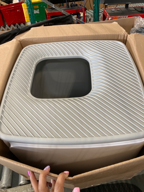 Photo 3 of ****USED*** IRIS USA Premium Top Entry Cat Litter Box with Scoop, Square Cat Litter Box Enclosure, Kitty Litter Box, White/Gray Premium Top Entry White