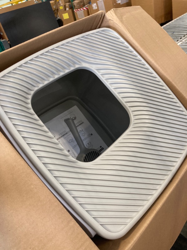 Photo 4 of ****USED*** IRIS USA Premium Top Entry Cat Litter Box with Scoop, Square Cat Litter Box Enclosure, Kitty Litter Box, White/Gray Premium Top Entry White