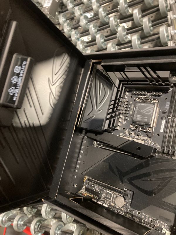 Photo 1 of ***USED** ASUS ROG Maximus Z790 Dark Hero (WiFi 7) LGA 1700(Intel 14th &13th&12th Gen) ATX Gaming Motherboard(PCIe 5.0x16, 5xM.2 Slots,DDR5,2X Thunderbolt 4 Ports, USB Type-C Front-Panel)


