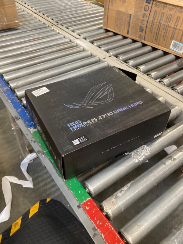 Photo 1 of ***USED** ASUS ROG Maximus Z790 Dark Hero (WiFi 7) LGA 1700(Intel 14th &13th&12th Gen) ATX Gaming Motherboard(PCIe 5.0x16, 5xM.2 Slots,DDR5,2X Thunderbolt 4 Ports, USB Type-C Front-Panel)

