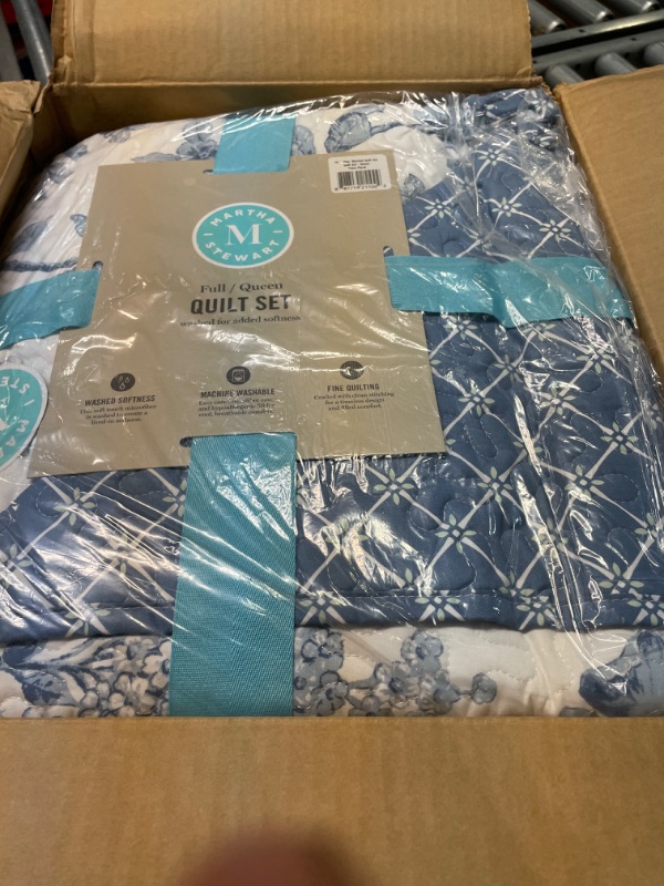 Photo 2 of Boryard 3-Piece Queen Size Quilt Set, Lightweight Soft Warm Full Size Quilt Bedspread Coverlet (90x90 inches) with 2 Pillow Shams (20x26 inches) for All Season, Navy Flower Print Navy Flower/Style 2 Queen(90x90)