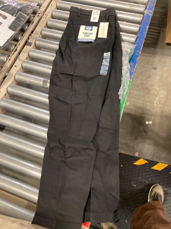 Photo 1 of Dockers Men's Classic Fit Signature Khaki Lux Cotton Stretch Pants Standard 38W x 30L Black