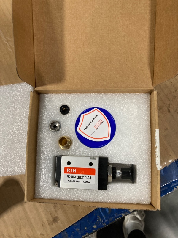 Photo 2 of 3 Way 2 Postion Air Valve Air Hand Lever Operated Valve Pneumatic Solenoid Valve Manual Control Push Pull Valves 3R210-08 (1/4"NPT) 1/4"NPT 3 Way 2 Postion