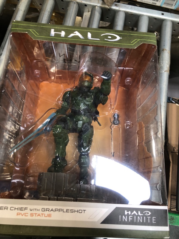 Photo 2 of Dark Horse Comics Halo Infinite: Master Chief Grappleshot PVC Statue