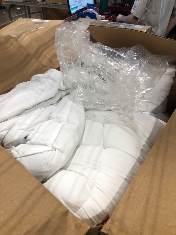 Photo 2 of All Season Cooling Comforter?Fluffy Down Alternative Comforter - Quilted Duvet Insert with Corner Tabs - Luxury Soft Hotel Comforter - Reversible - Breathable - White 78x80