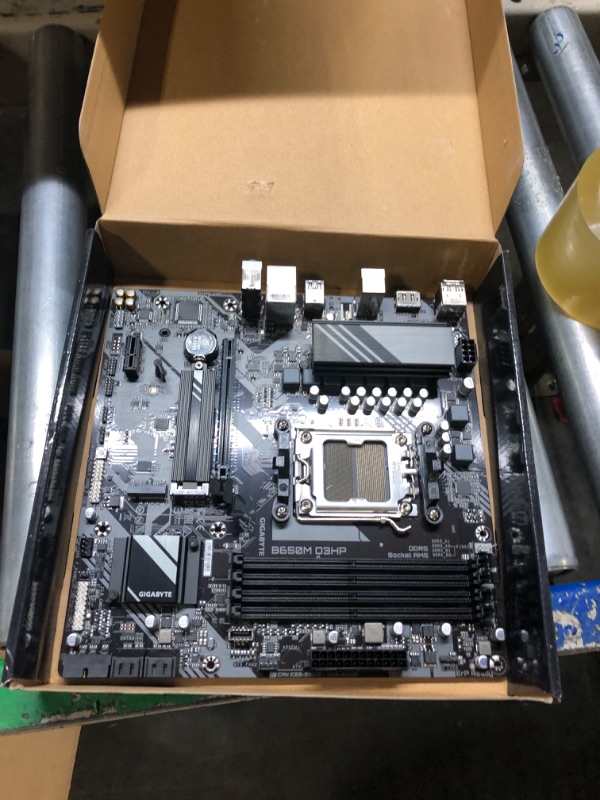 Photo 1 of ****USED***broken pins ***Gigabyte B650M D3HP Ultra Durable AMD AM5 Socket Motherboard, Micro-ATX, 4x DDR5 Slots, 2x M.2 Sockets, 2x USB-C Port, 2.5GbE LAN, 2x DisplayPorts / 1x HDMI Port