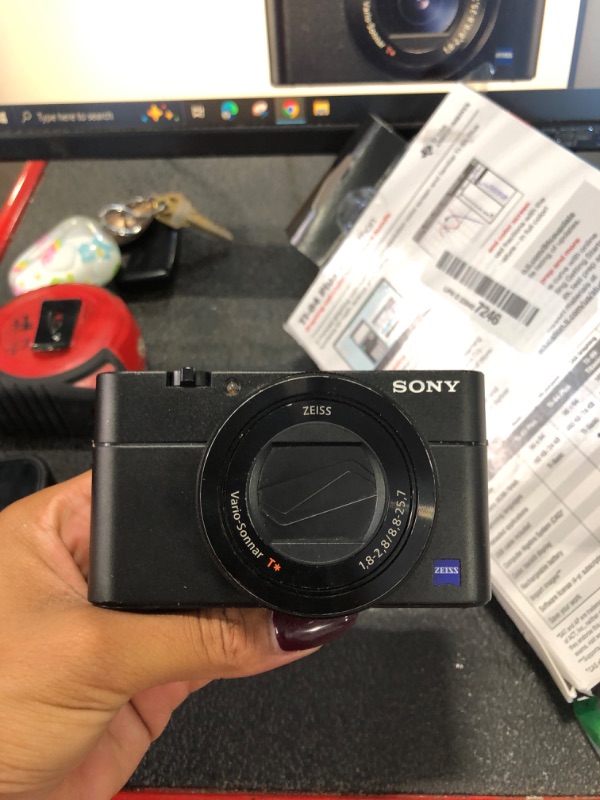 Photo 8 of *****DOESN'T TURN ON/NEEDS BATTERY/PARTS ONLY*****Sony Cyber-Shot DSC-RX100 V 20.1 MP Digital Still Camera with 3" OLED, flip Screen, WiFi, and 1” Sensor DSCRX100M5/B
