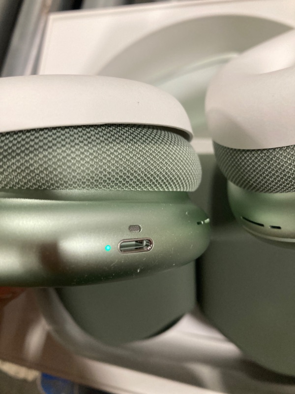 Photo 4 of Apple AirPods Max (Green)