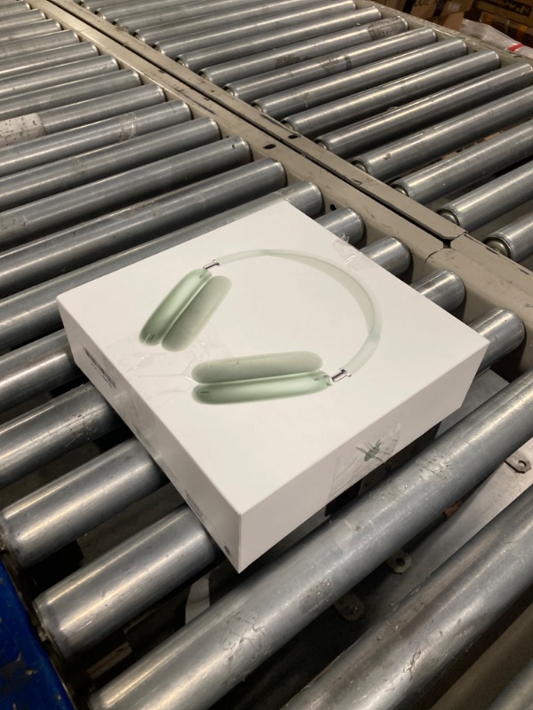 Photo 1 of Apple AirPods Max (Green)