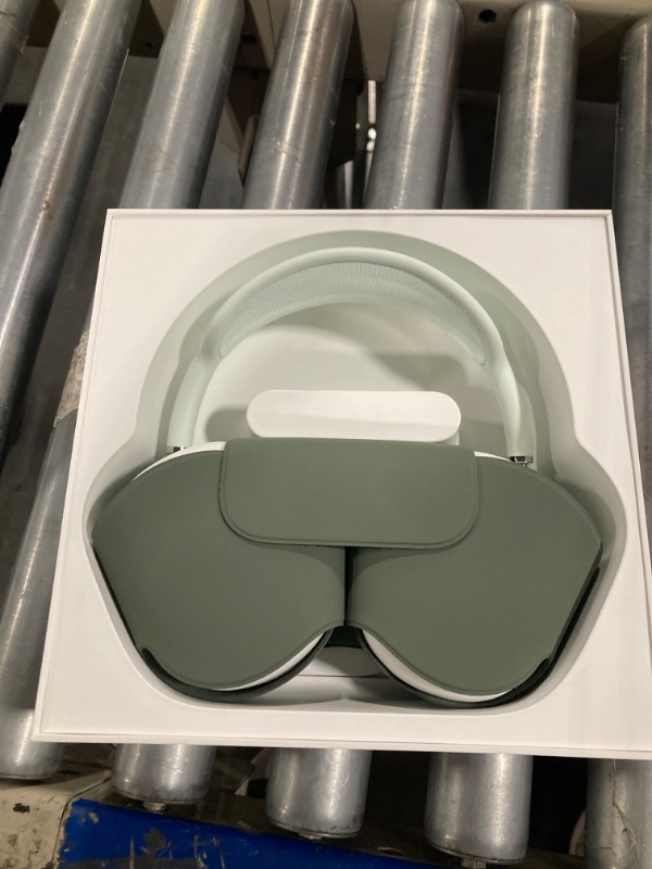 Photo 3 of Apple AirPods Max (Green)