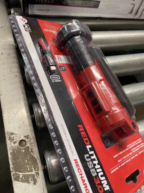 Photo 2 of ***FACTORY SEALED*** Milwaukee Electric Tool Redlithium Usb Stick Light