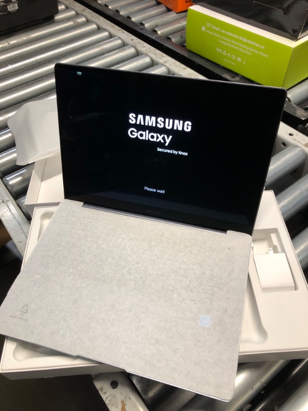 Photo 1 of SAMSUNG 14' Galaxy Book4 Pro Laptop PC Computer, Intel Core 7 Ultra Processor 512GB, 3K AMOLED (2880 x 1800) Touchscreen, Advanced Security, 2024 Model, NP940XGK-KG1US, Moonstone Gray