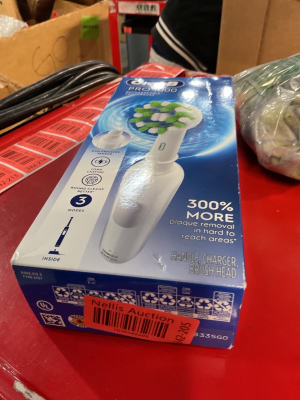 Photo 2 of (POWER TESTED) Oral-B Pro 1000 Rechargeable Electric Toothbrush