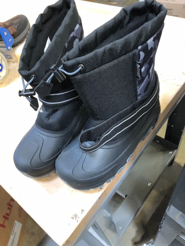 Photo 2 of BLACK SNOW BOOT
WOMENS 6