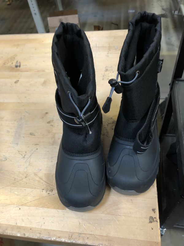 Photo 1 of BLACK SNOW BOOT
WOMENS 6