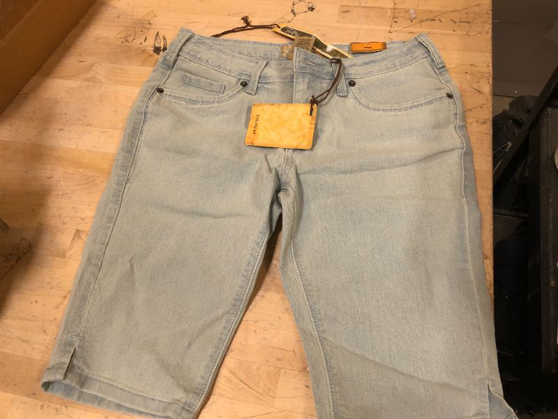 Photo 1 of GIRLS JEAN SHORTS
SIZE 6