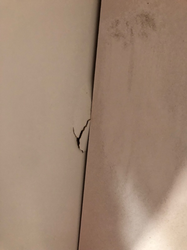 Photo 1 of ***USED - MAJOR DAMAGE - NO PACKAGING - MISSING PARTS - SEE PICTURES***
Project Source 24-in White Single Sink Bathroom Vanity with White Cultured Marble Top