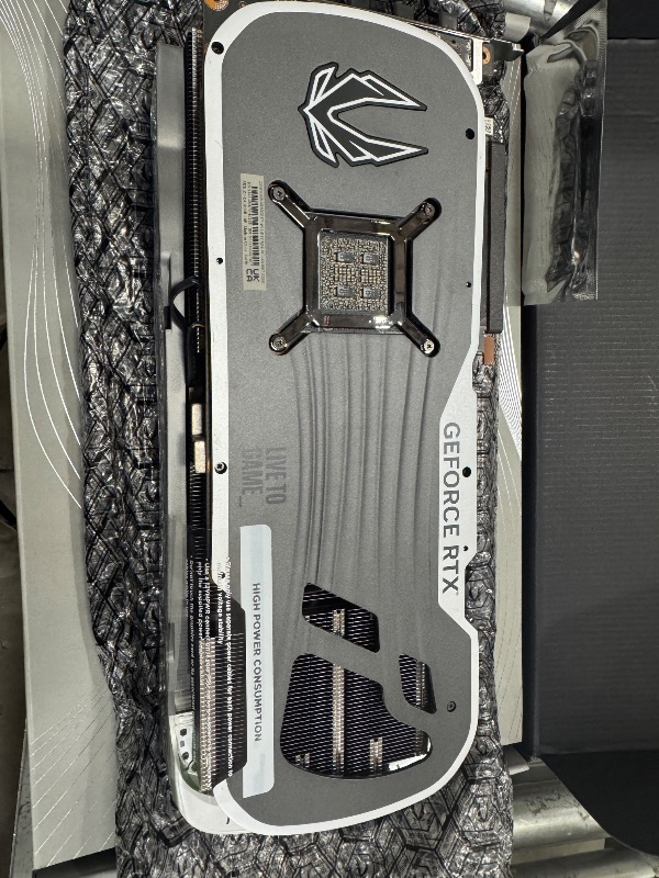 Photo 4 of *****SEE NOTES BEFORE BIDDING*******ZOTAC Gaming GeForce RTX 4090 AMP Extreme AIRO 24GB GDDR6X 384-bit 21 Gbps PCIE 4.0 Graphics Card, IceStorm 3.0 Advanced Cooling, Spectra 2.0 RGB Lighting, ZT-D40900B-10P
