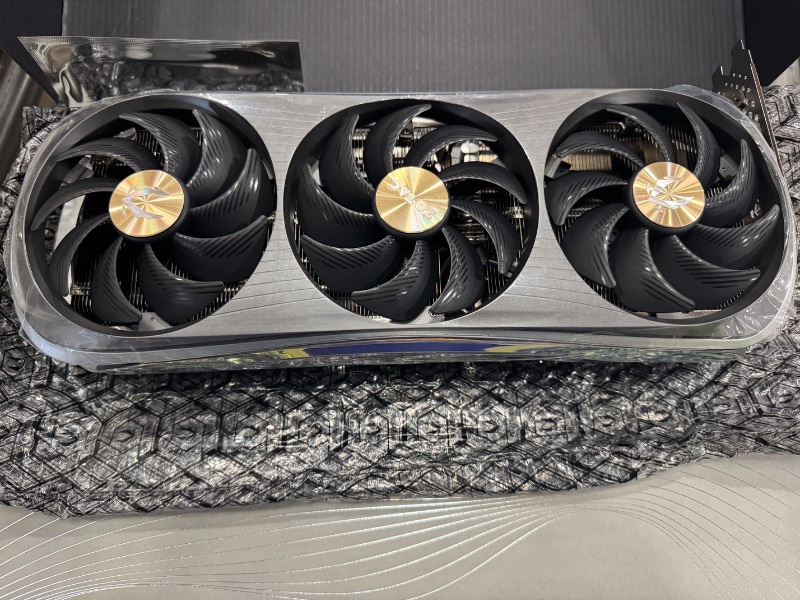 Photo 8 of *****SEE NOTES BEFORE BIDDING*******ZOTAC Gaming GeForce RTX 4090 AMP Extreme AIRO 24GB GDDR6X 384-bit 21 Gbps PCIE 4.0 Graphics Card, IceStorm 3.0 Advanced Cooling, Spectra 2.0 RGB Lighting, ZT-D40900B-10P
