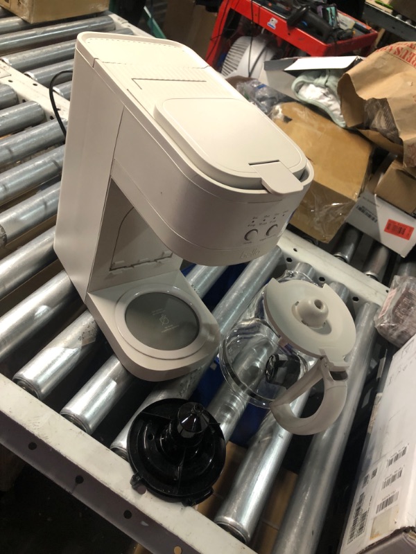 Photo 5 of ***HEAVILY USED AND DIRTY - UNABLE TO TEST - SEE PICTURES***
bella VersaBrew 2-in1 Coffee Maker, Fits-anywhere Kitchenware, Brew 3 Sizes Carafes & Single Serve Cups, Dishwasher Safe Reusable Filter & Filter Holder, Iced Coffee Function, 60oz Tank, Oatmilk