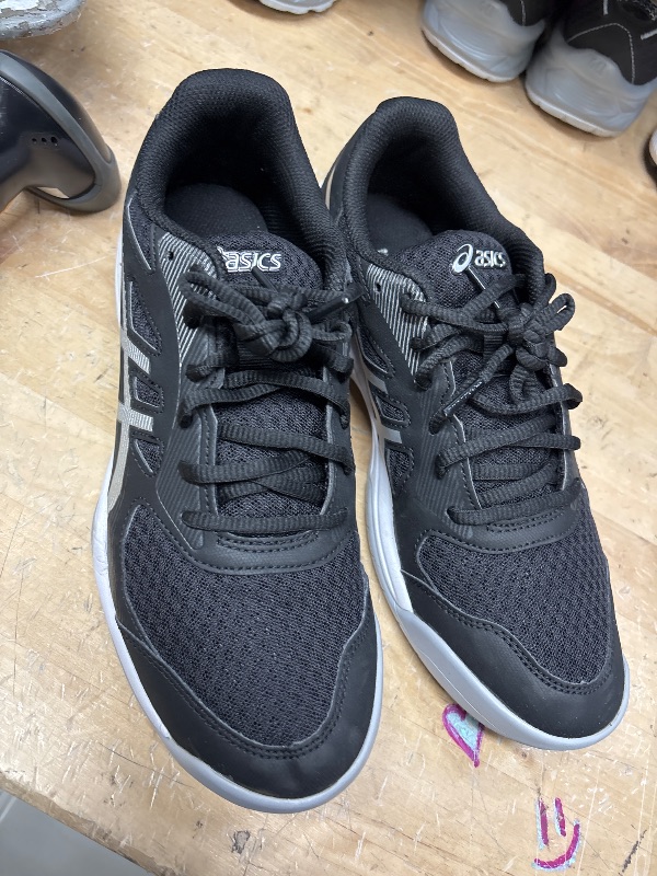 Photo 1 of ASICS Women's Upcourt 5 Volleyball Shoes size 9
