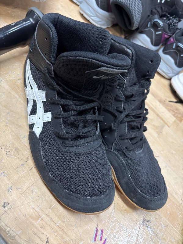 Photo 1 of ASICS Men's Matflex 6 Wrestling Shoes size 9.5
