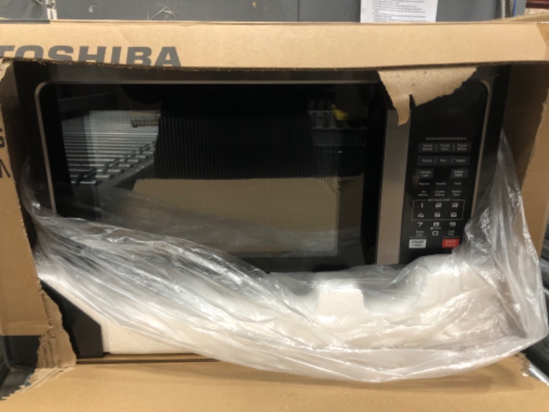 Photo 2 of ***(READ NOTES BEFORE BIDDING/PARTS ONLY/ NO RETURNS OR REFUNDS) ***
TOSHIBA EM131A5C-BS Countertop Microwave Ovens 1.2 Cu Ft