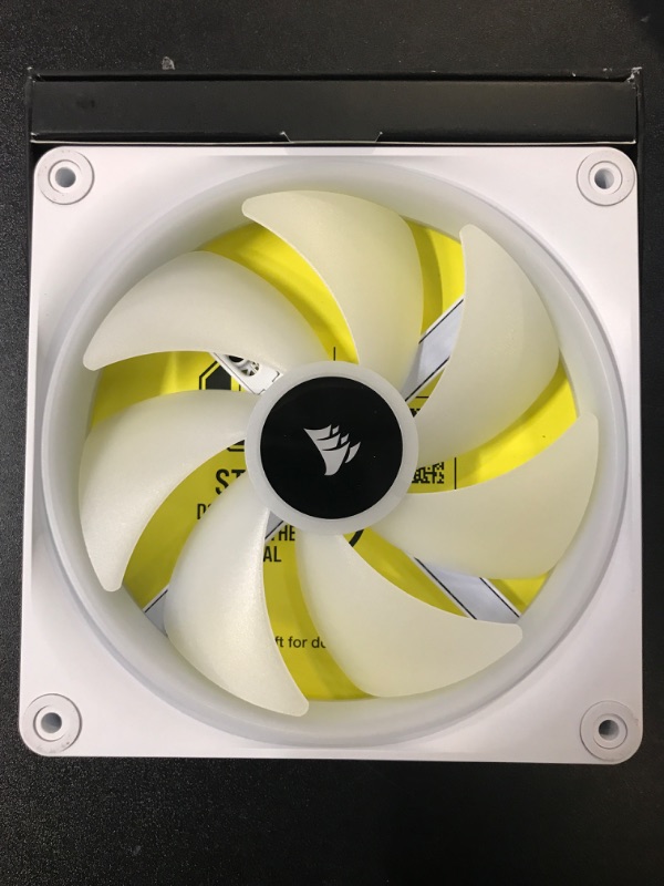 Photo 2 of Corsair CO-9051007-WW Computer Cooling System Computer Case Fan 14 Cm White 1 Pc(s)
