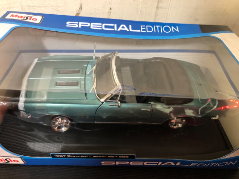 Photo 2 of  Maisto 1967 Chevrolet Camaro RS/SS 396 Convertible Diecast Special 1:18  