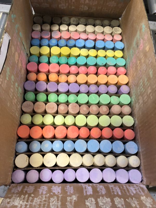 Photo 2 of 160 PCS Washable Sidewalk Chalks Set Non-Toxic Jumbo Chalk for Outdoor Art Play, Painting on Chalkboard, Blackboard and Playground