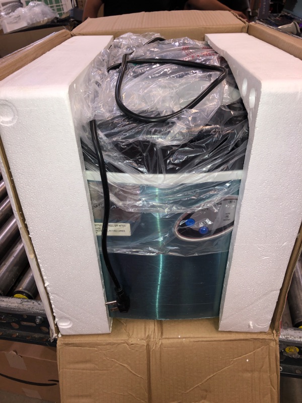 Photo 3 of 16.7" 48.5-Lb. Freestanding Icemaker