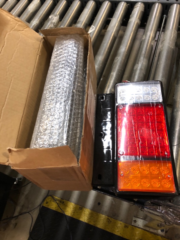 Photo 3 of 12V LED Tail Light For Isuzu NPR NPRHD NKR NHR NRR FSR FRR GMC W Series Elf Truck Rear Lamp 1984- Taillight Assembly Waterproof level IP66 (Pair) Plastic