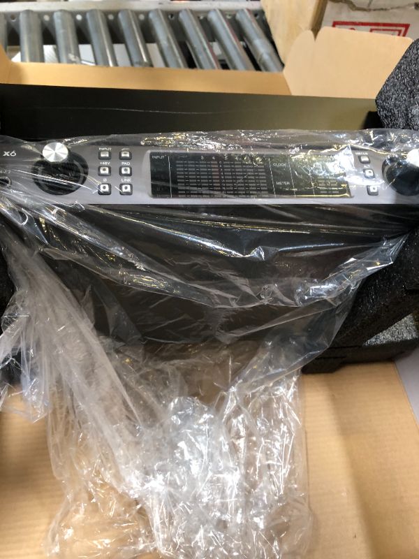 Photo 1 of Universal Audio Apollo X8 Thunderbolt 3 Audio Interface
