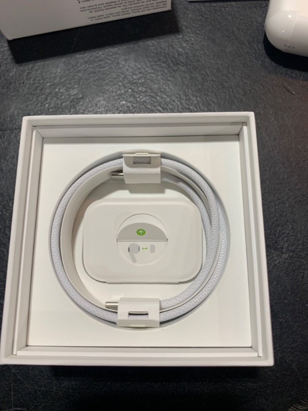 Photo 7 of AirPods Pro (2nd generation) with MagSafe Case (USB?C)