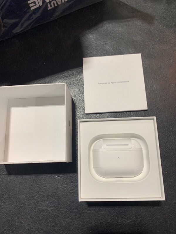 Photo 6 of AirPods Pro (2nd generation) with MagSafe Case (USB?C)