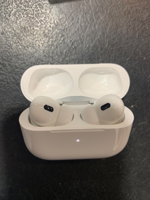 Photo 8 of AirPods Pro (2nd generation) with MagSafe Case (USB?C)