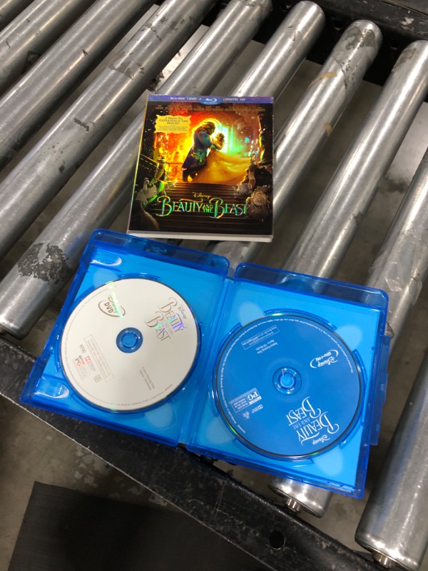 Photo 3 of Beauty And The Beast [Blu-ray]
