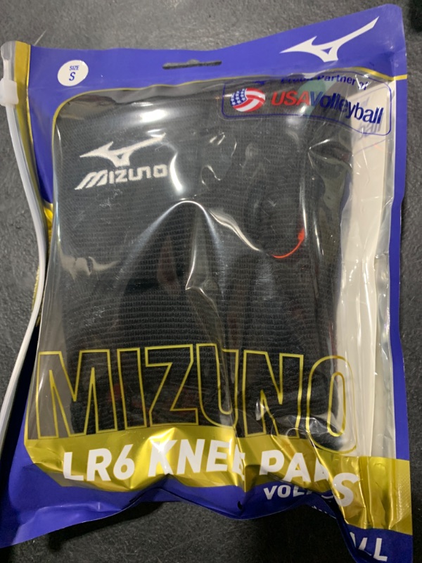 Photo 2 of Mizuno LR6 Volleyball Kneepad